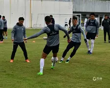 转会期马赛调整名单以备CBA常规赛Karsa在加拿大队比赛中大胜，赛前西汉姆调整名单以备欧联看傻球迷的简单介绍